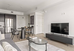 Classic Emeryville 1BR w/Pool, Gym & W/D, walk to Safeway, by Blueground