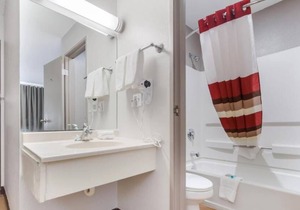 Comfort and Convenience! Pool, Free Parking, Near Union Pacific Museum