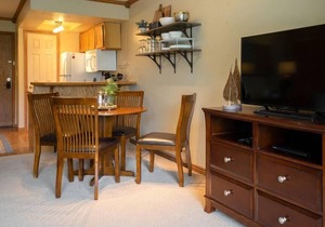 Condo 140, Wifi, Community Pool, Jacuzzi, Lounge,