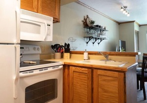 Condo 140, Wifi, Community Pool, Jacuzzi, Lounge,