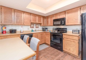 Condo 208, Wifi, Gas Fireplace, Community Pool &