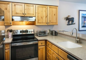 Condo w/private balcony & waterfront views of Flathead Lake - Marina Cay Cozy Condo
