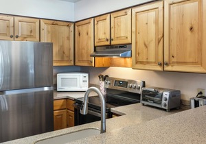 Condo w/private balcony & waterfront views of Flathead Lake - Marina Cay Cozy Condo