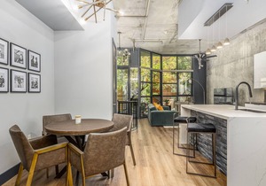 Contemporary & Chic Downtown 2Story Condo- 1bd/2ba