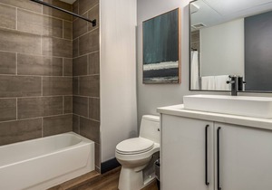 Contemporary & Chic Downtown 2Story Condo- 1bd/2ba
