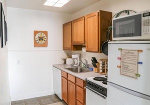 Conveniently located in Bozeman w/vintage features - Let the Sun Shine on Main Street!