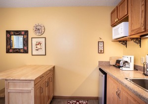 Cozy condo w/great location by Flathead Lake - Cozy Marina Cay Getaway