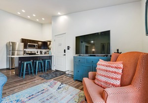 Cozy condo w/shared seasonal pool & hot tub/free WiFi - short drive to Arches