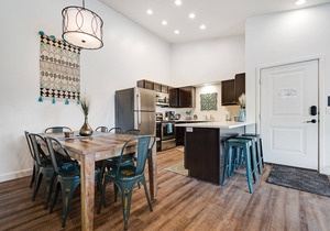 Cozy condo w/shared seasonal pool & hot tub/free WiFi - short drive to Arches