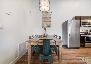 Cozy condo w/shared seasonal pool & hot tub/free WiFi - short drive to Arches