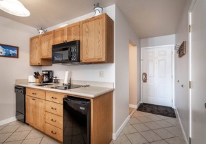 Cozy condo w/stunning waterfront views & private balcony - Waterfront Studio with Great Views