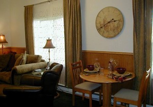 Cozy home in historic Downtown Bozeman, amazing location - Fish Tales on Main Street!