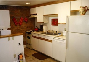 Cozy home in historic Downtown Bozeman w/great location - Gracious Urban Abode on Main Street!