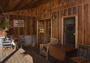 Cozy, Rustic Cabins near Chico Hot Springs & only 35 mins to YELLOWSTONE PARK!