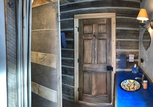 Cozy, Rustic Cabins near Chico Hot Springs & only 35 mins to YELLOWSTONE PARK!!