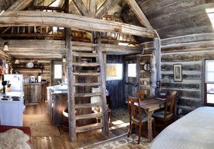 Cozy, Rustic Cabins near Chico Hot Springs & only 35 mins to YELLOWSTONE PARK!!