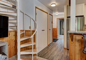 Cozy Slope-side Vacation Home Luxury Amenities, WiFi, Just Steps to the lifts!