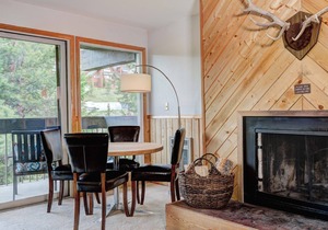 Cozy Slope-side Vacation Home Luxury Amenities, WiFi, Just Steps to the lifts!