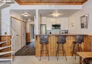 Cozy Slope-side Vacation Home Luxury Amenities, WiFi, Just Steps to the lifts!