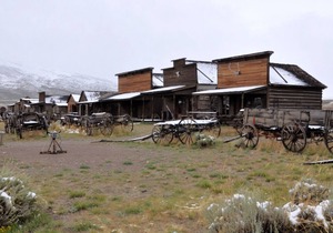 Cozy Stay w/Pool & Hot Breakfast - A Stone's Throw from Buffalo Bill Reservoir