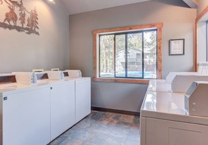 Cozy sweetheart condo w/ fireplace. Perfect for a Sunriver getaway!