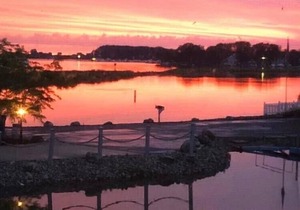 #D - 1 of 4 Waterfront Rental Units - Clean, Safe & Small Complex (Sleeps 8-32)