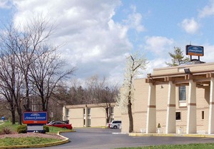 Days Inn & Suites by Wyndham Cincinnati North