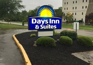 Days Inn & Suites by Wyndham Cincinnati North