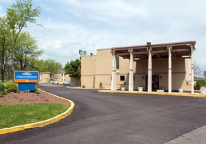 Days Inn & Suites by Wyndham Cincinnati North