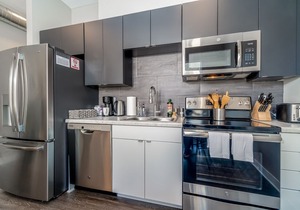 Des Moines | Heavenly 1BD/1BA Downtown Apartment