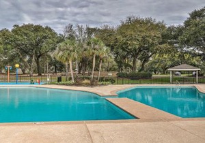Diamondhead Condo - Marina, Pool Access and Golfing!