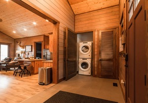 DMR Cabin 5 | One-Level | King & Kid Suite | Max Capacity 7