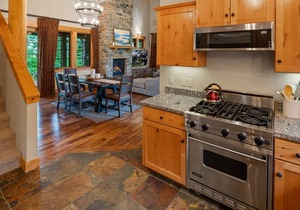 Dog Friendly Luxe Family Home in Dover Bay
