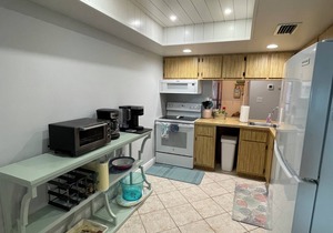 "Dolphin Lookout" Indies House ocean front condo with gorgeous beach views