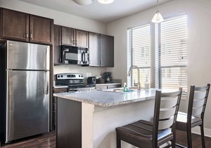 Downtown Escape—Stylish Unit + Free Parking!