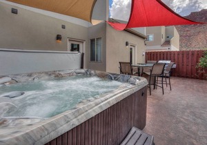 DW7 Spacious Cowboy-Themed Condo near Arches National Park With Hot Tub!