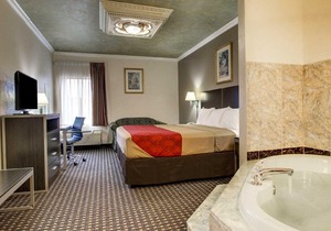 Econolodge Inn & Suites