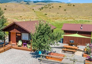Emigrant Cabins #2- Tiny cabin near Yellowstone