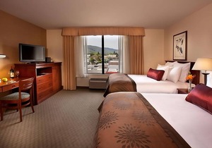 Enjoy Panoramic Wenatchee Valley Views! Gorgeoyus Room w/Large Window, Pool