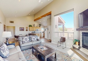 Family-Friendly Home with Shared Seasonal Hot Tub and Pool and Mountain Views