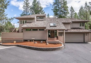 Family Golf Escape with A/C & Movie Lounge