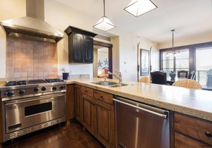 Festive Dates Open! Inviting Ski Condo with Golf Course Views and Grill!