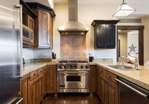 Festive Dates Open! Inviting Ski Condo with Golf Course Views and Grill!