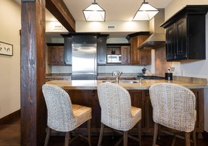 Festive Dates Open! Inviting Ski Condo with Golf Course Views and Grill!