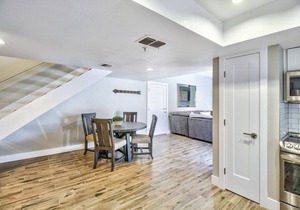FREE GOLF! Pet Friendly, Upgraded, Heated Pool/Spa Minutes to Giants stadium & Old Town Scottsdale!