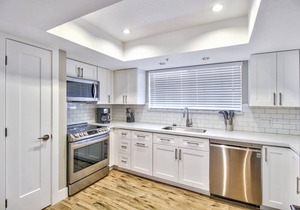 FREE GOLF! Pet Friendly, Upgraded, Heated Pool/Spa Minutes to Giants stadium & Old Town Scottsdale!