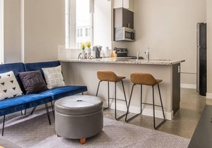 Frontdesk | Modern + Bright Studio Apt in Downtown