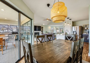 Fully renovated townhome with private hot tub, deck, shared pool, & fast WiFi