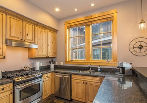 Gorgeous Home Right in Town Center! Fitness Center! 15 Min Drive to Resort!