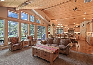 Gorgeous! Hot Tub, Theater Room, Golf Course, A/C, SHARC Passes, Bikes